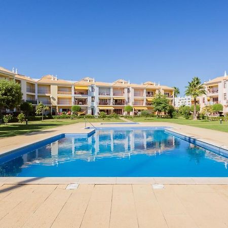 Serene Apartment W/ Balcony And Pool By Lovelystay Quarteira Eksteriør billede