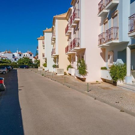 Serene Apartment W/ Balcony And Pool By Lovelystay Quarteira Eksteriør billede