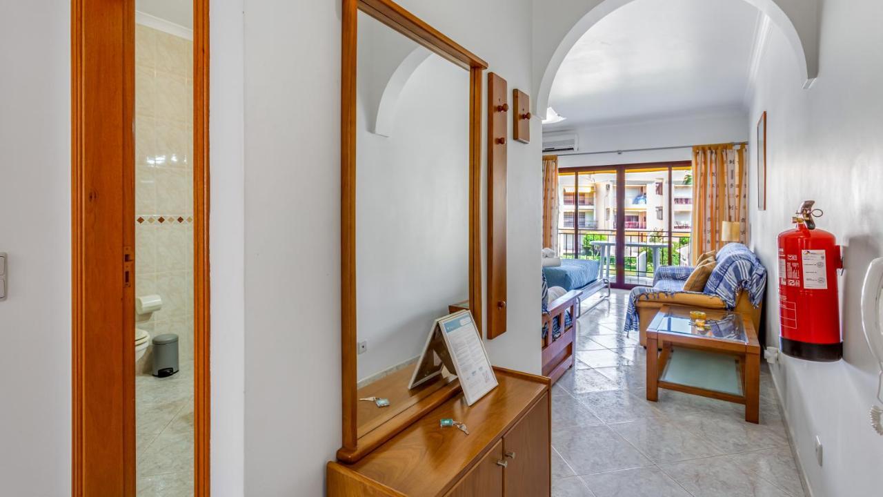 Serene Apartment W/ Balcony And Pool By Lovelystay Quarteira Eksteriør billede