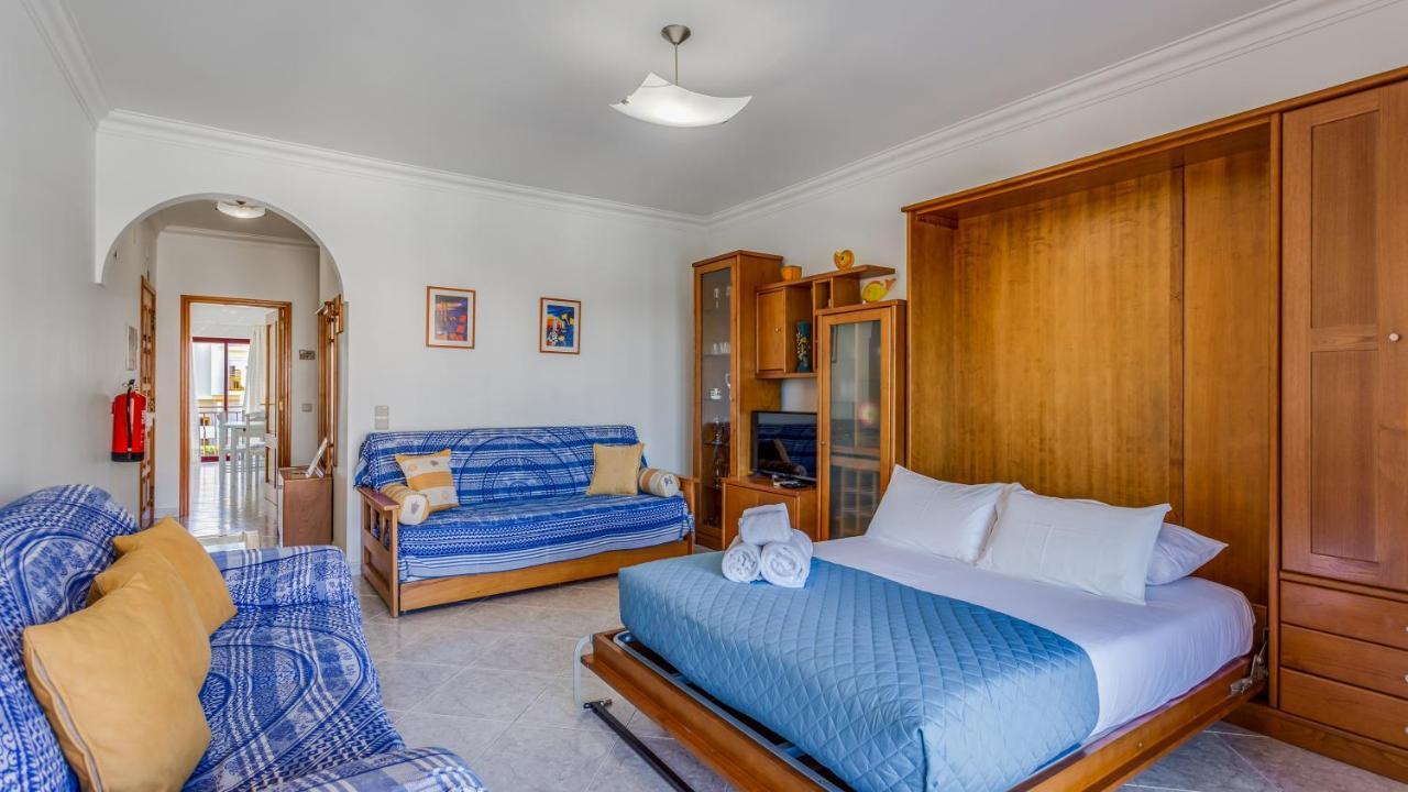 Serene Apartment W/ Balcony And Pool By Lovelystay Quarteira Eksteriør billede