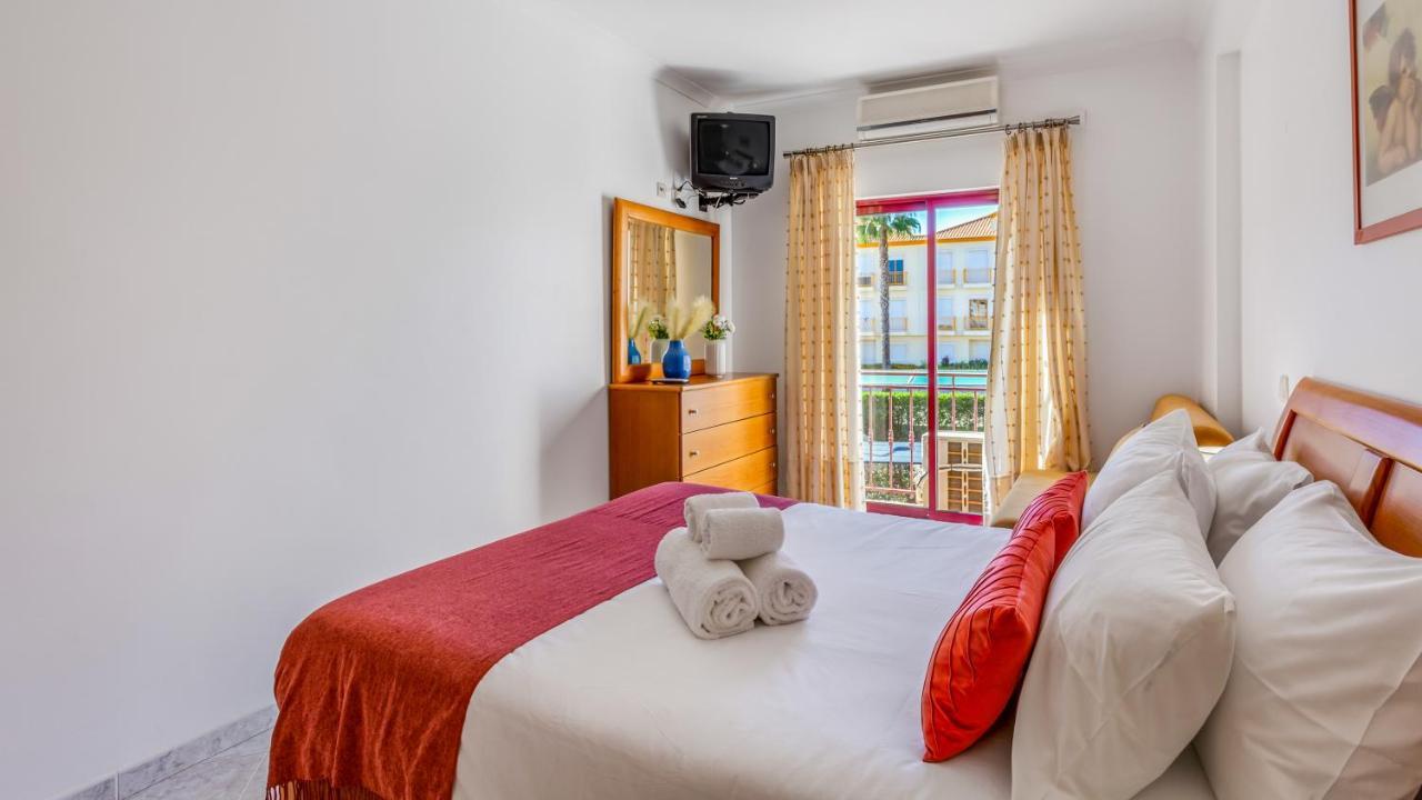 Serene Apartment W/ Balcony And Pool By Lovelystay Quarteira Eksteriør billede