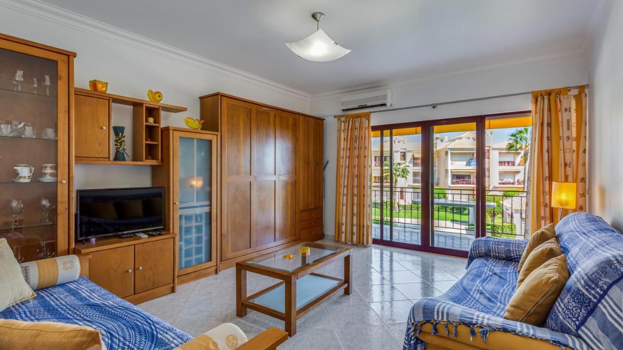 Serene Apartment W/ Balcony And Pool By Lovelystay Quarteira Eksteriør billede
