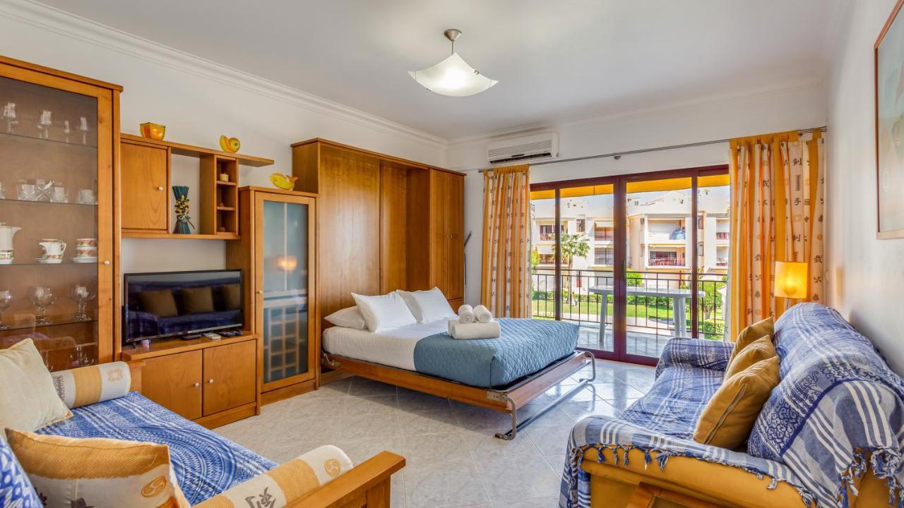 Serene Apartment W/ Balcony And Pool By Lovelystay Quarteira Eksteriør billede
