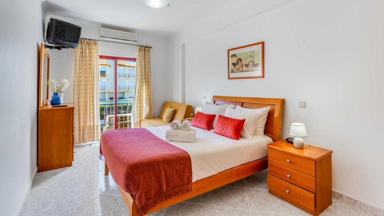 Serene Apartment W/ Balcony And Pool By Lovelystay Quarteira Eksteriør billede